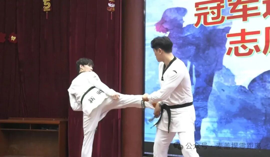 【铸牢中华民族共同体意识】冠军之光耀校园榜样力量励成长(图2)